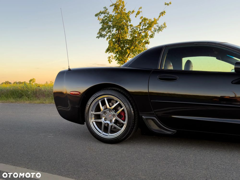 Chevrolet Corvette - 9
