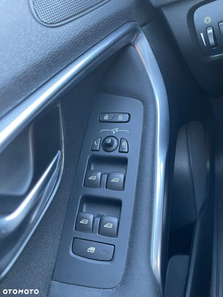 Volvo V40 D3 Kinetic - 26