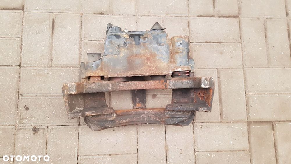 ZACISK HAMULCOWY PRAWY PRZÓD MAN TGL TGM KOŁA 19,5 - 4