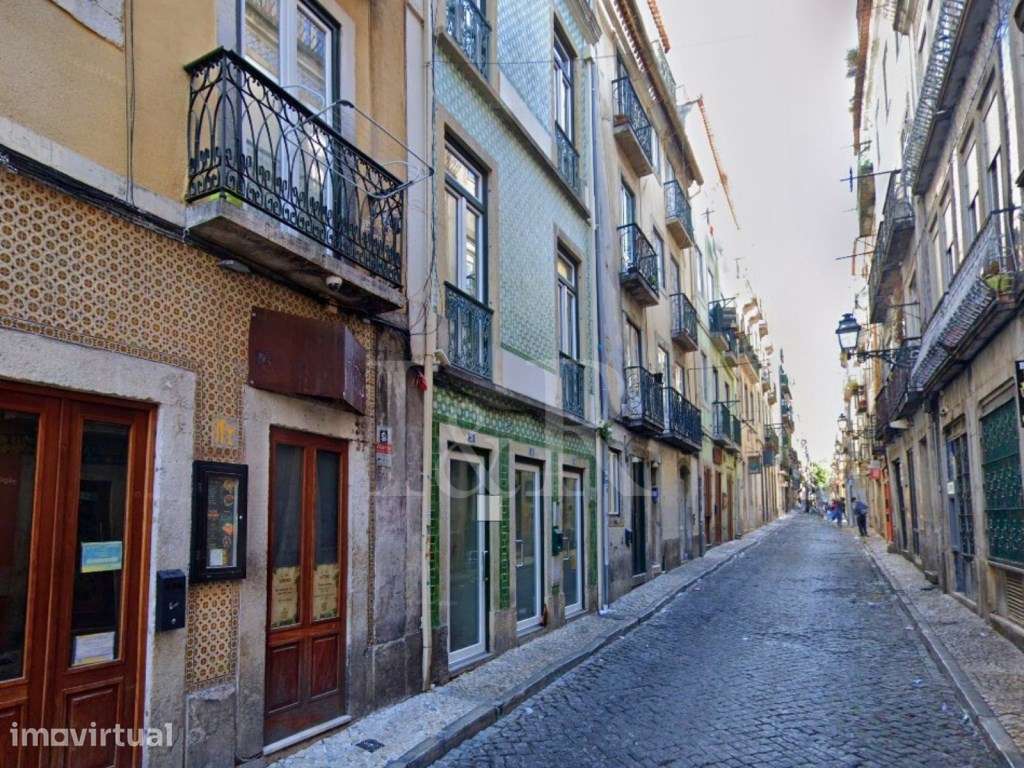 Prédio com 7 apartamentos para investimento em Lisboa - View 2