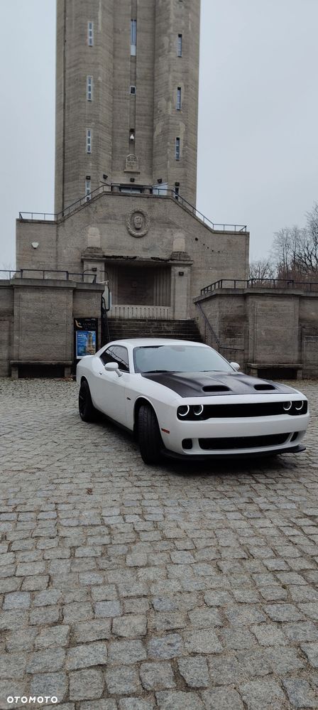Dodge Challenger - 2