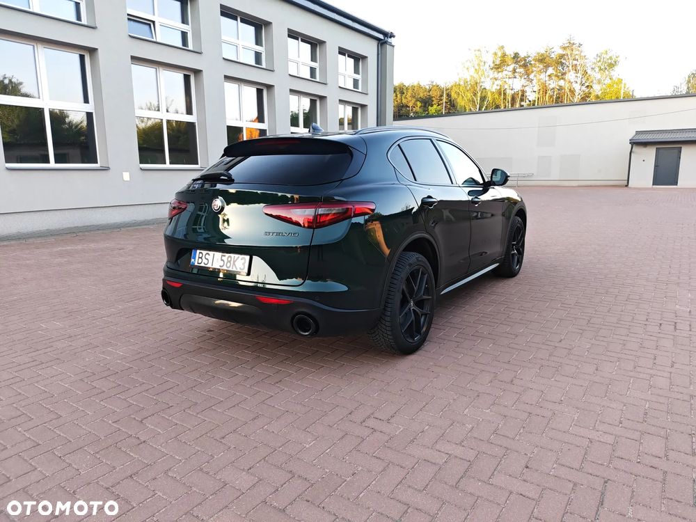 Alfa Romeo Stelvio - 8