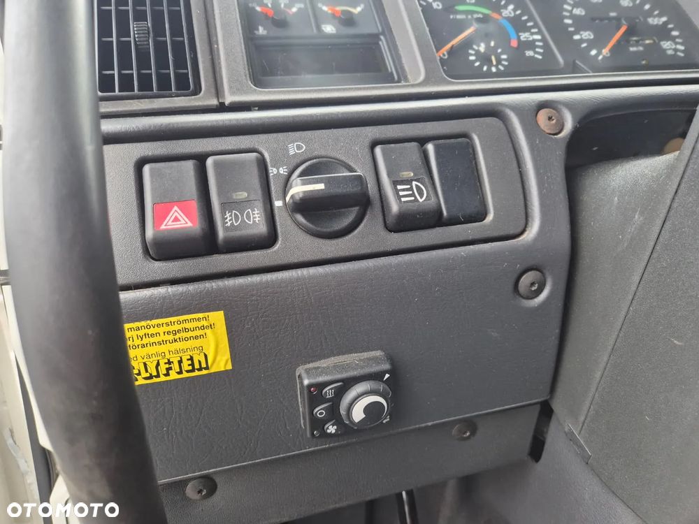 Volvo FM 7 / DO PRZEWOZU BYDŁA I KONI / 5 MIEJSC / POMIESZCZENIE MIESZKALNE / 1 WŁ / SUPER STAN / NIE ZAWODNE VOLVO / OKAZJA RYNKOWA! - 28