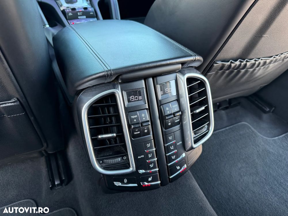 Porsche Cayenne 4.8 L Turbo - 19