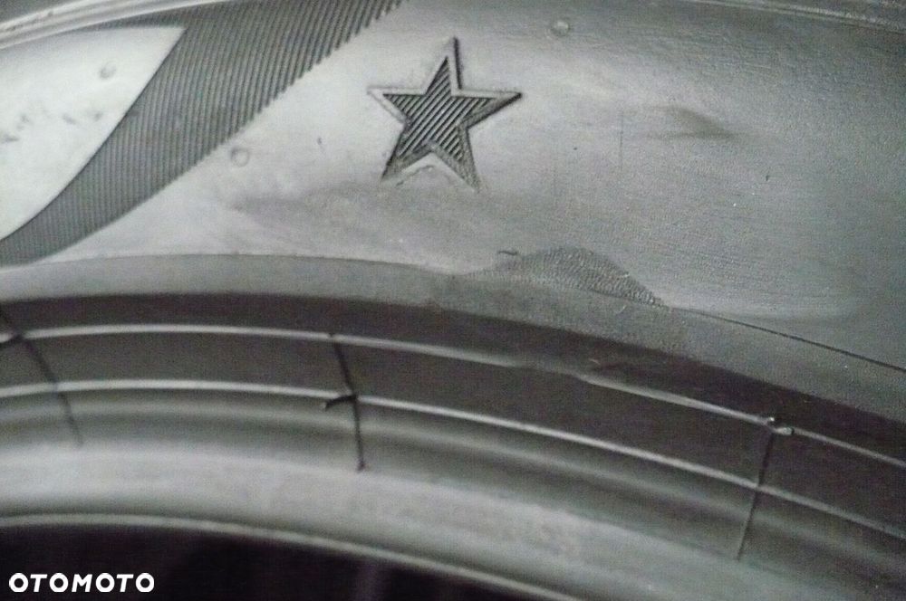 2x PIRELLI P Zero PZ4 245/40R19 5,7mm 6,4mm 2021 - 6