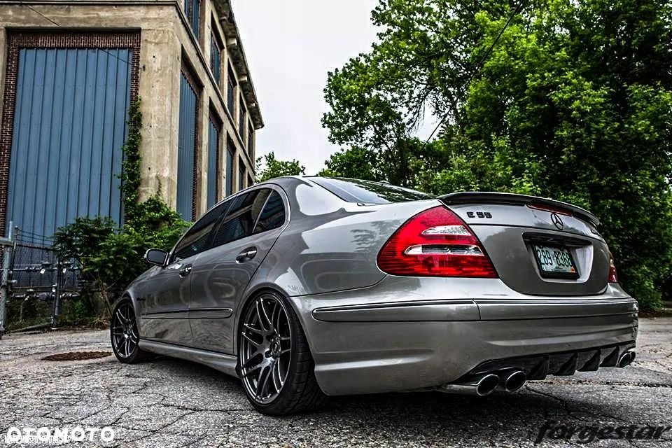 MERCEDES E KLASA W211 AMG WZÓR SPOILER LOTKA NA KLAPE PODKŁAD - 1