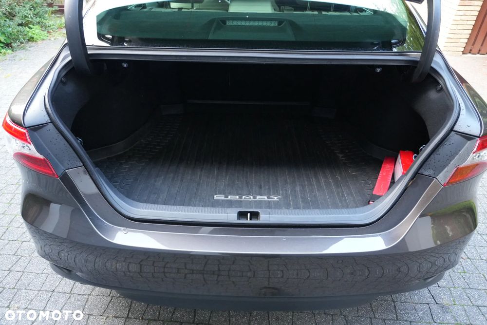 Toyota Camry 2.5 Hybrid Executive CVT - 17