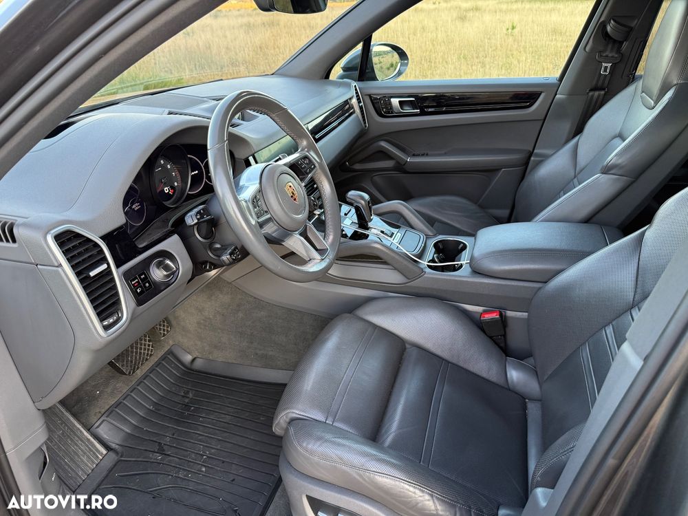 Porsche Cayenne - 5