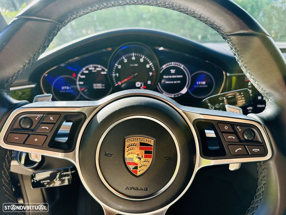 Porsche Panamera 4 Edition 10 Anos - 26