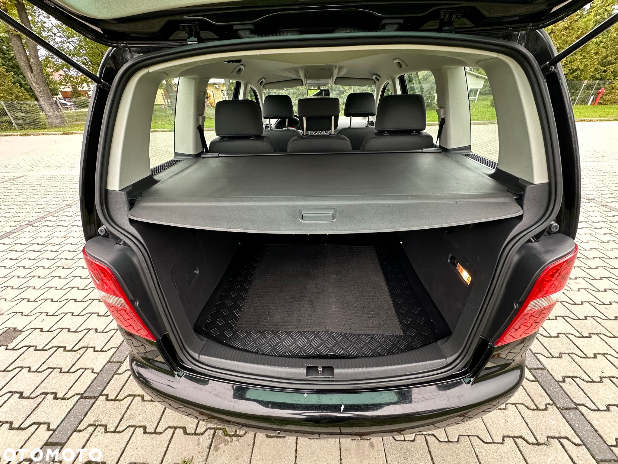 Volkswagen Touran - 14