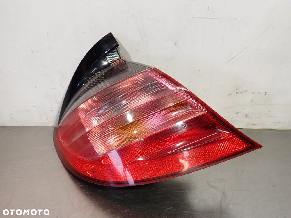 LAMPA LEWA TYLNA MERCEDES-BENZ W203 C180 - 1