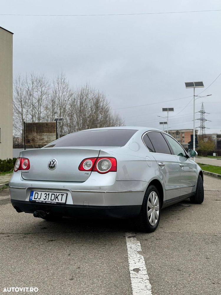 Volkswagen Passat 1.6 FSI Comfortline - 4