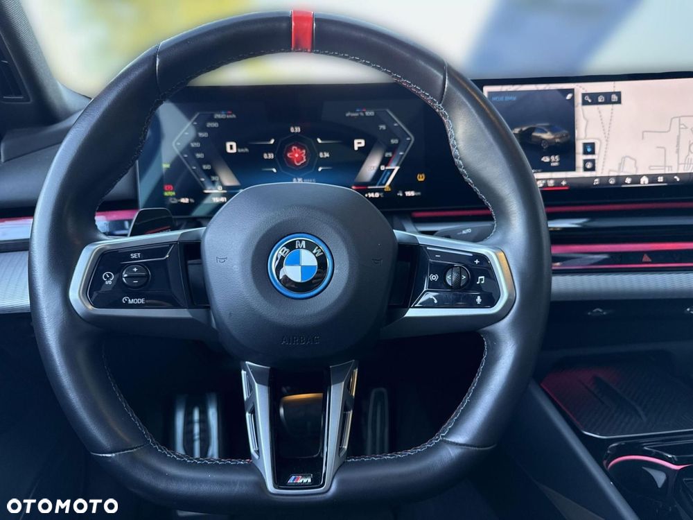 BMW i5 - 13