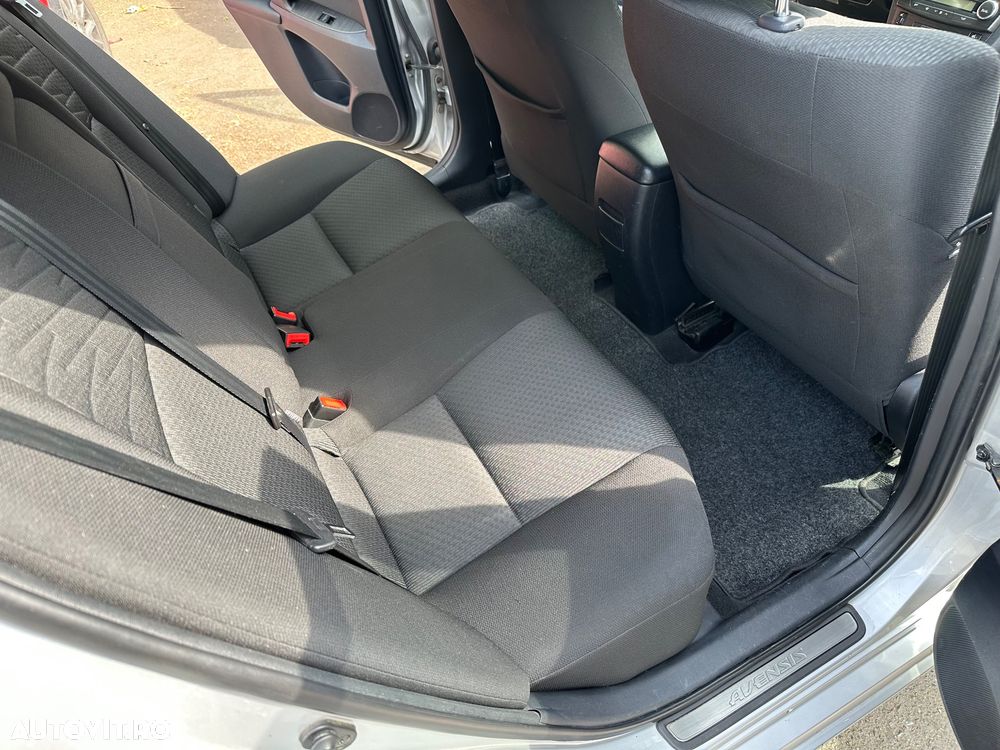 Toyota Avensis 2.2 D-CAT Aut. Elegance - 4