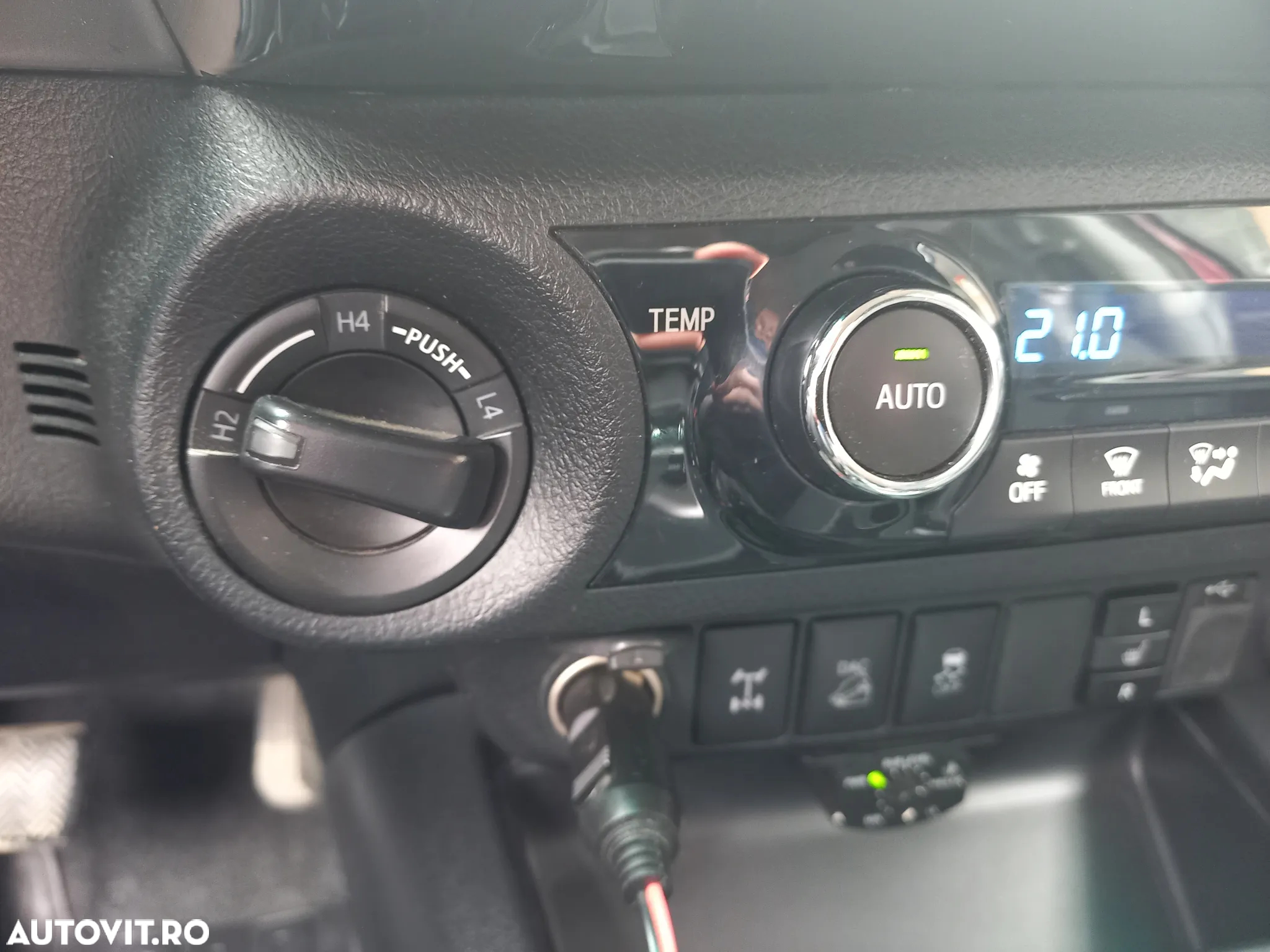 Toyota Hilux 4x4 Double Cab A/T Invincible - 14