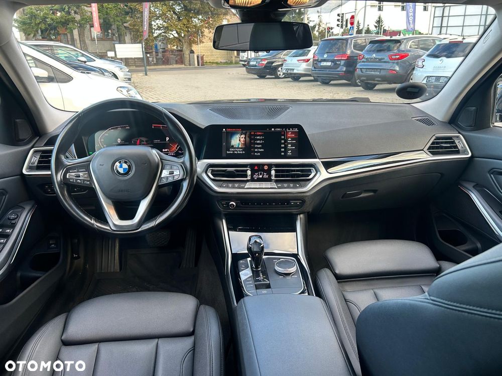 BMW Seria 3 320d xDrive - 17