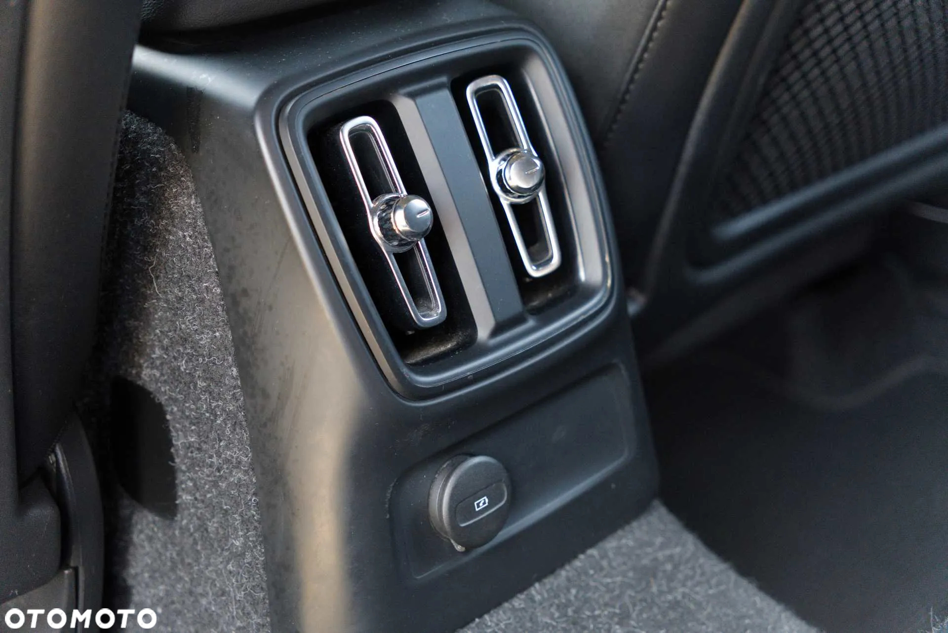 Volvo XC 40 T5 Plug-In Hybrid R-Design - 29
