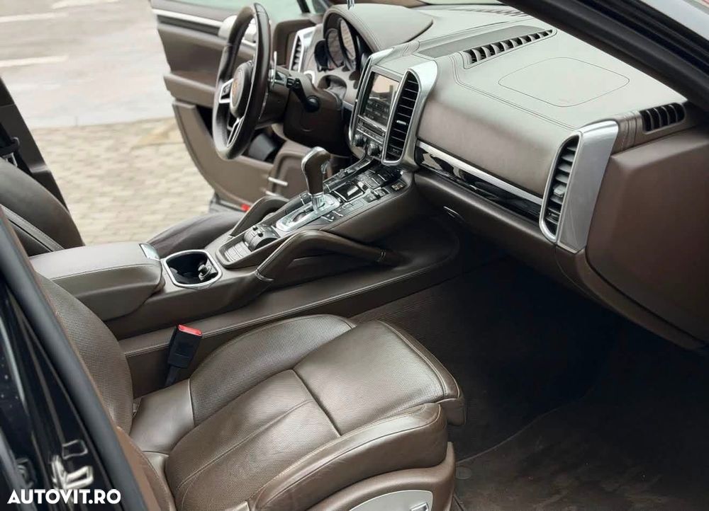 Porsche Cayenne 3.0 L - 5