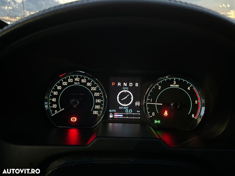 Jaguar XF 2.2D Luxury - 6