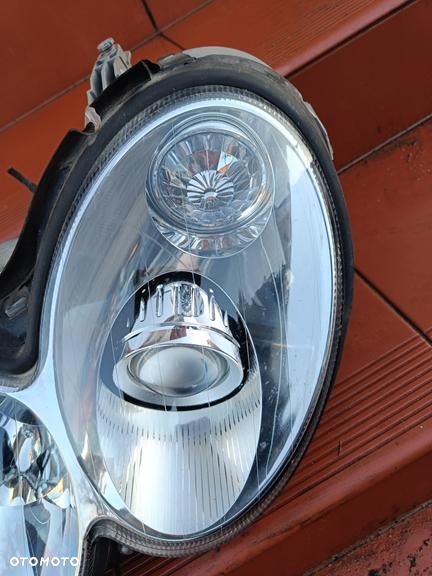 MERCEDES W209 CLK LAMPA IGŁA 2023r PRZÓD PRZEDNIA  BI XENON NIE SKRĘTNY LEWA - 4