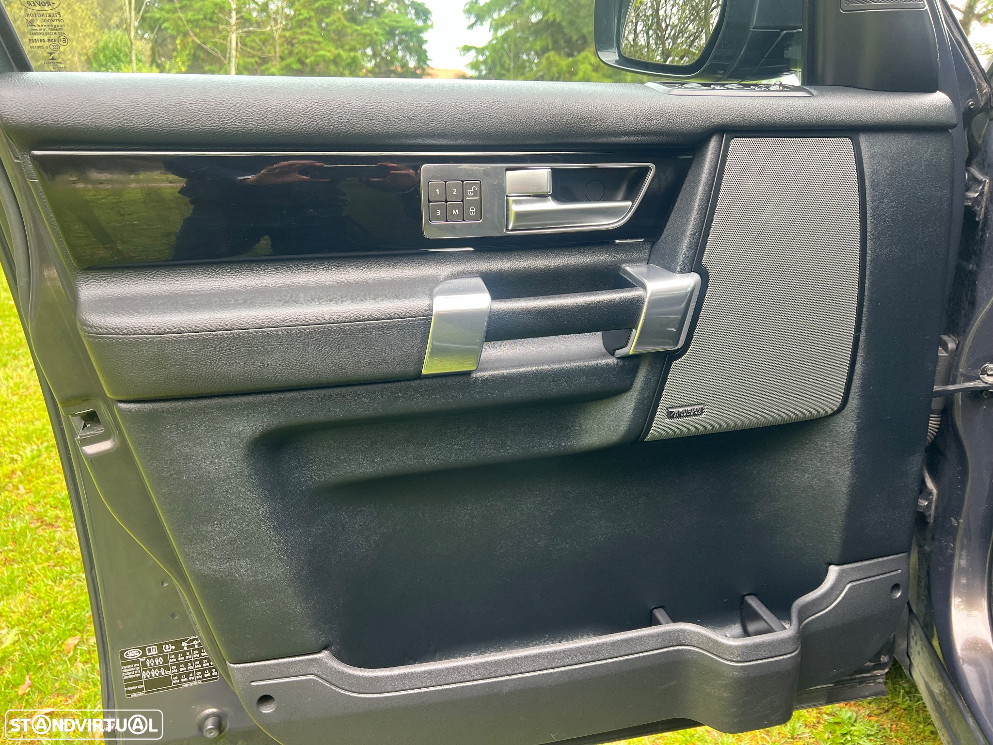 Land Rover Discovery SD V6 HSE - 13