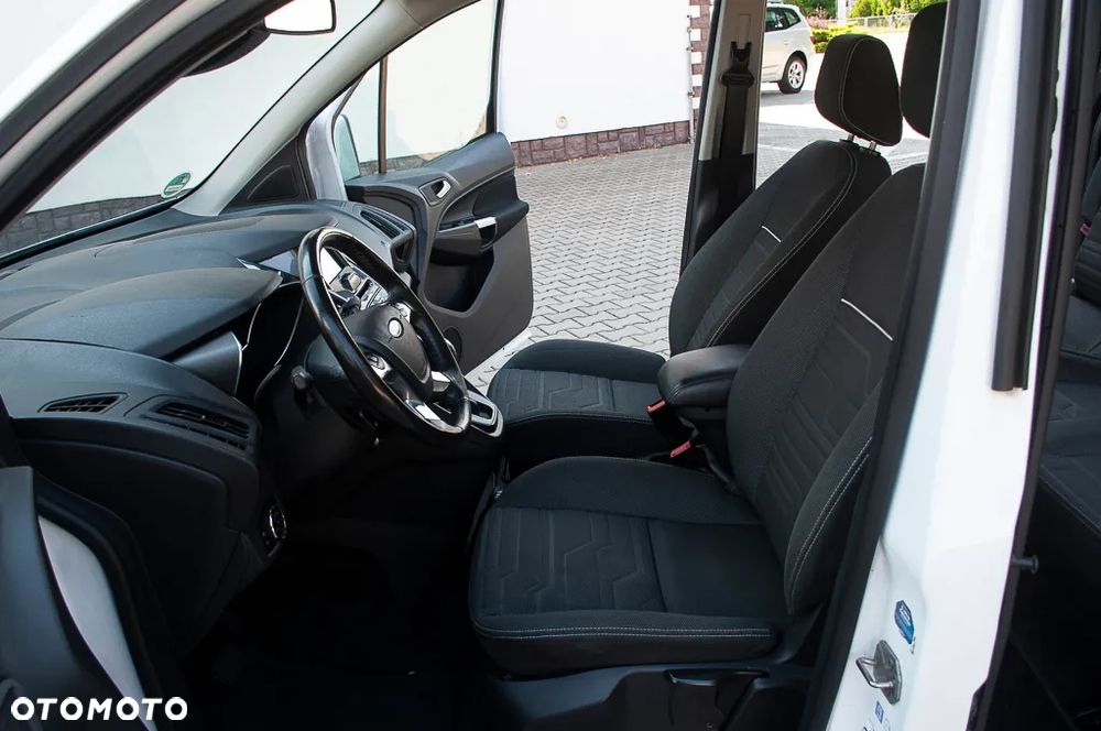 Ford Tourneo Connect Grand - 33