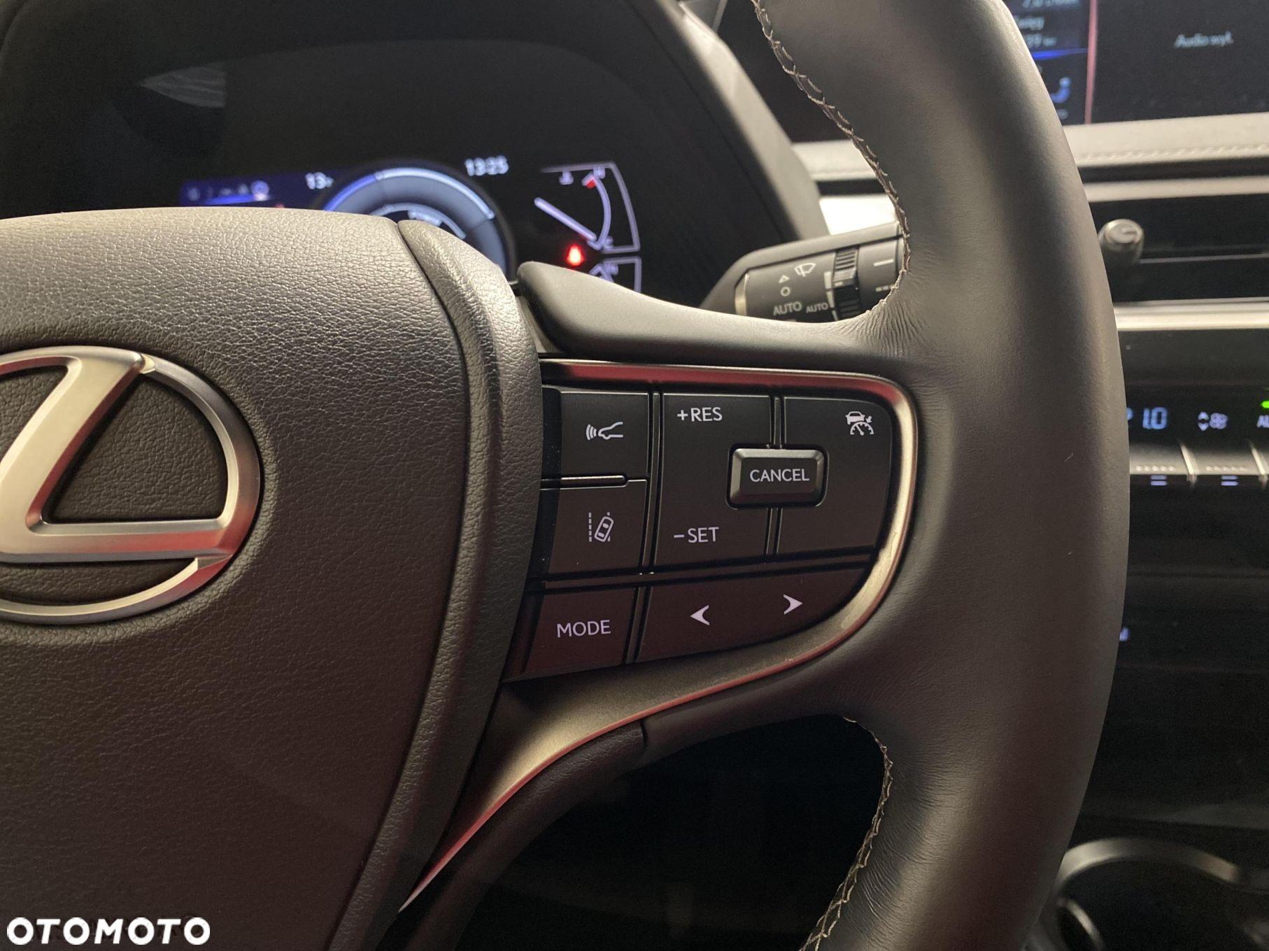 Lexus UX 250h GPF F Impression 2WD - 16