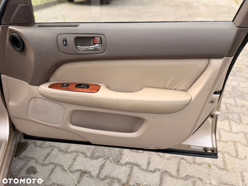 Lexus LS - 16