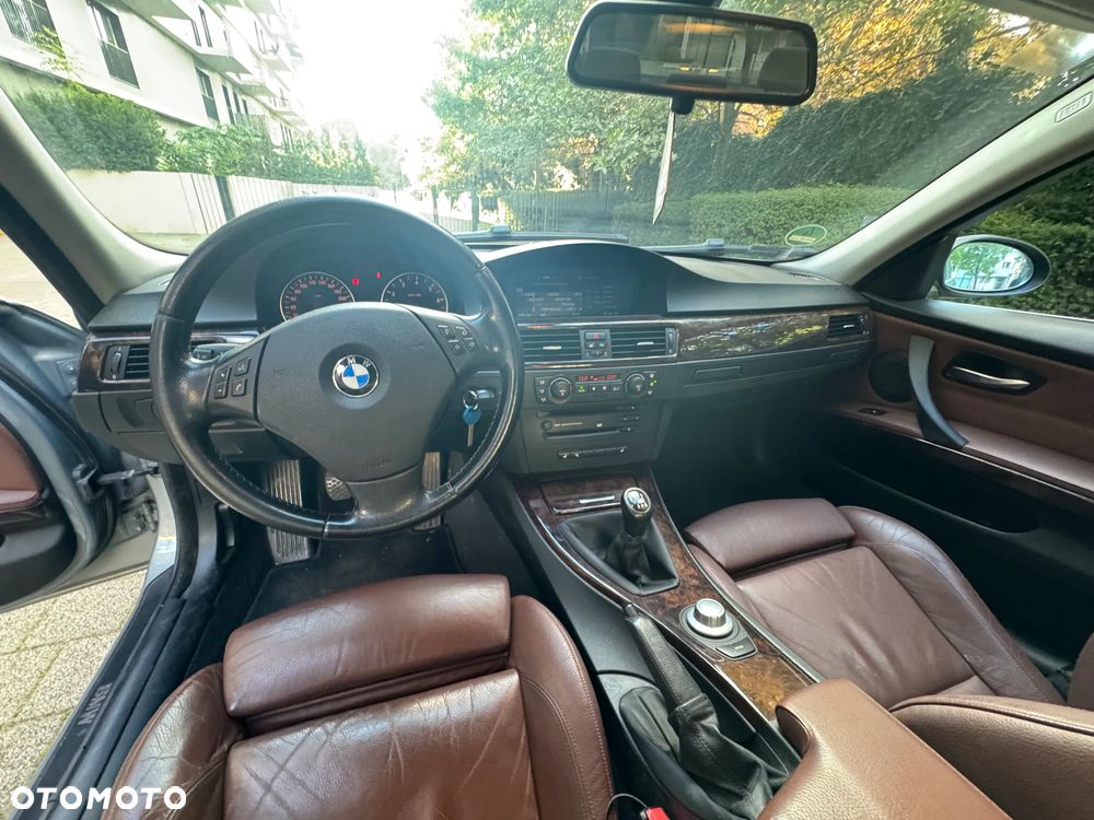BMW Seria 3 330i - 17