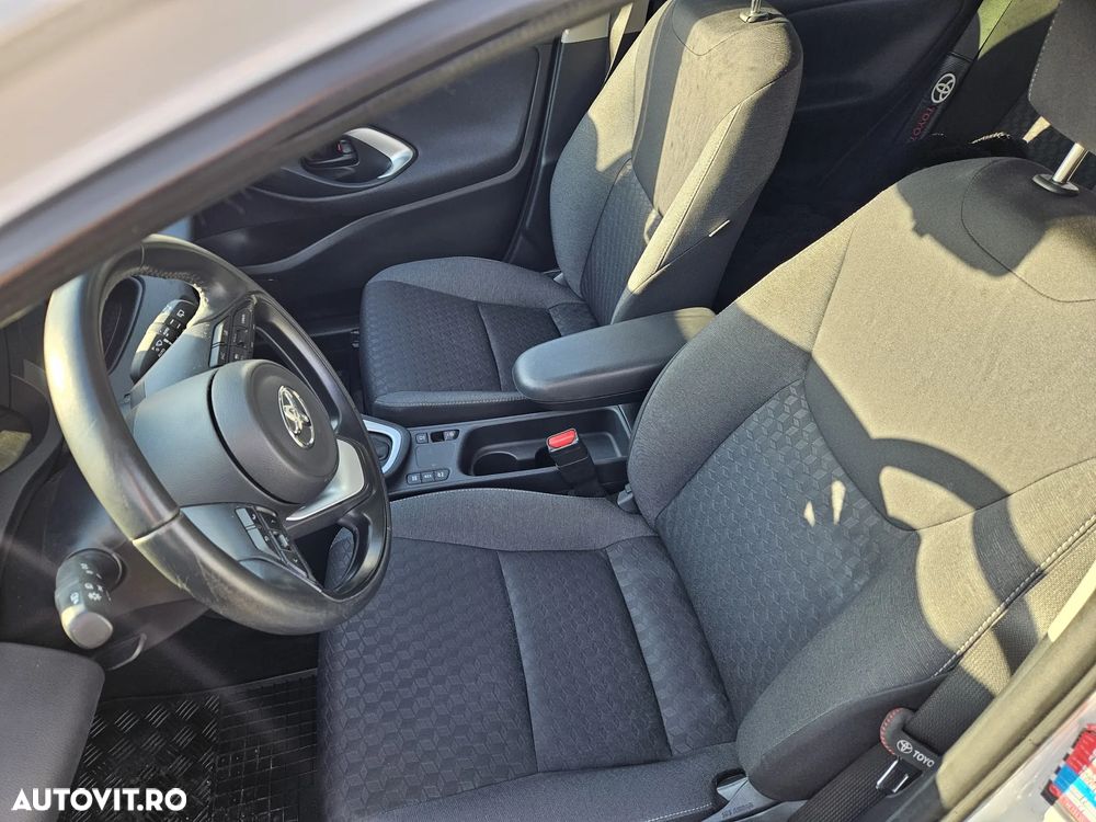 Toyota Yaris 1.5 VVT-i HSD Dynamic - 10