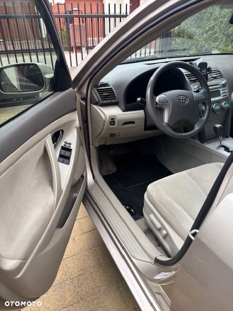 Toyota Camry - 6