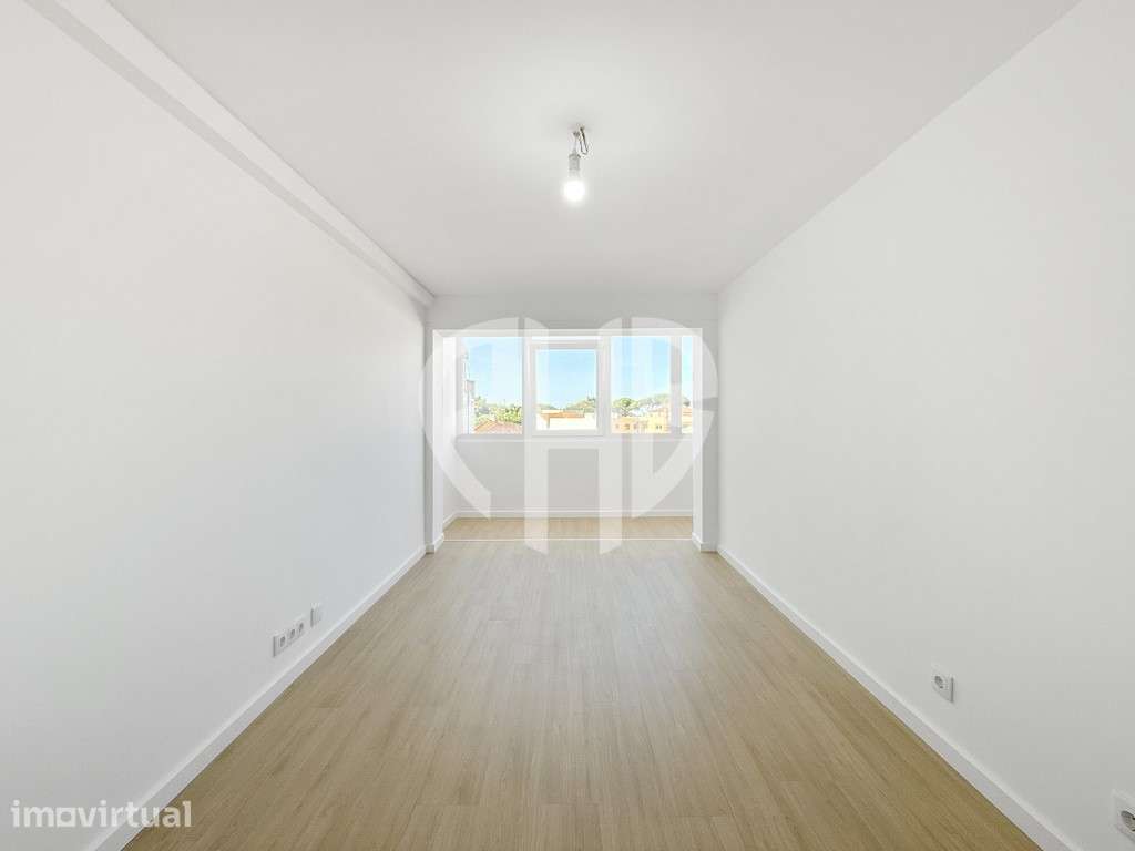 T2 Totalmente Remodelado com Vista Mar e Castelo | Santana, Sesimbra - Grande imagem: 2/25