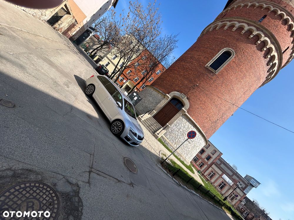 Skoda Octavia 2.0 TSI DSG RS - 4