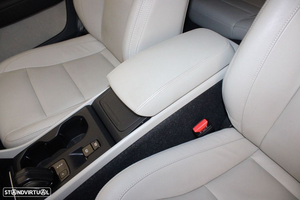 Volvo XC 40 2.0 D3 Momentum Plus Geartronic — fotografia 27