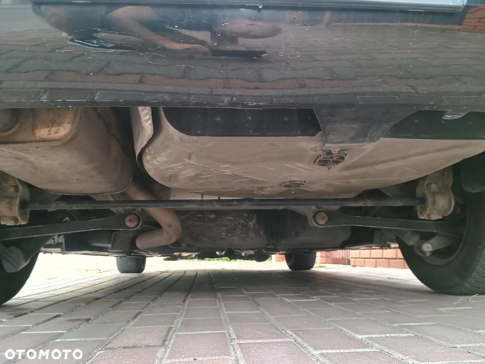 Peugeot 407 2.0 HDI Presence n.gama - 18