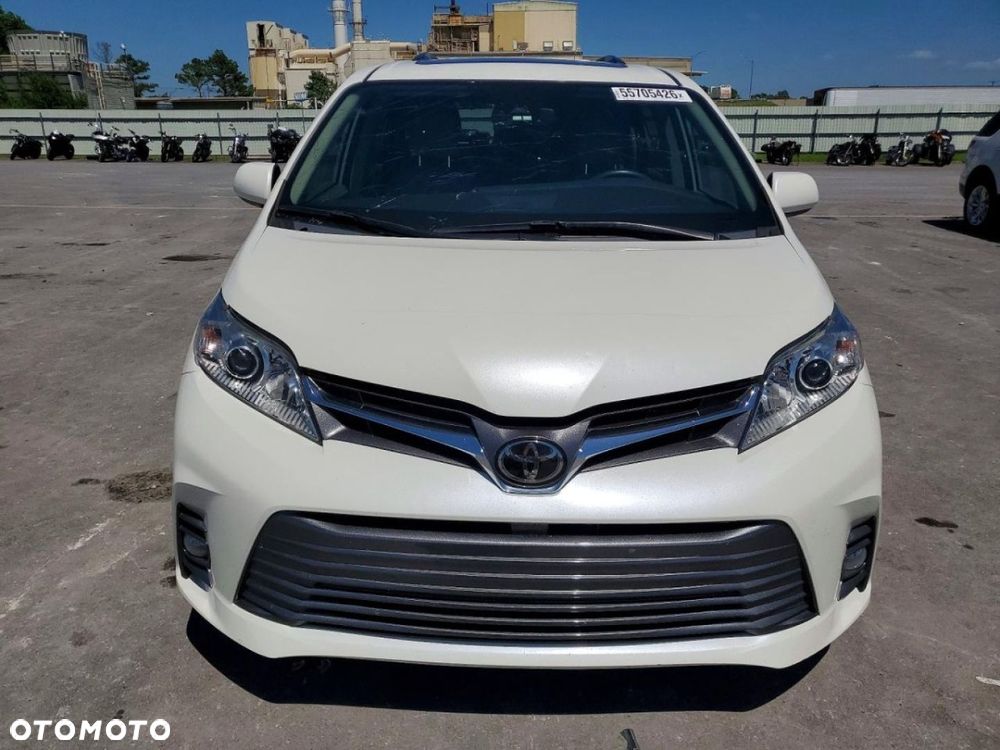 Toyota Sienna - 5