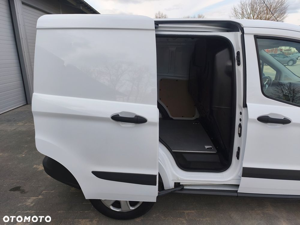 Ford Transit Courier - 9
