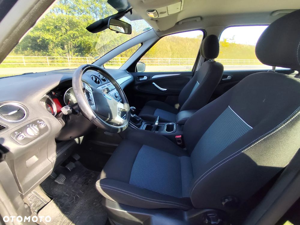 Ford S-Max - 17