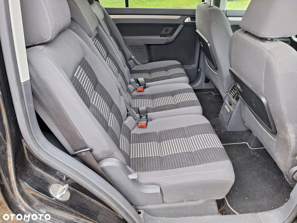 Volkswagen Touran - 21