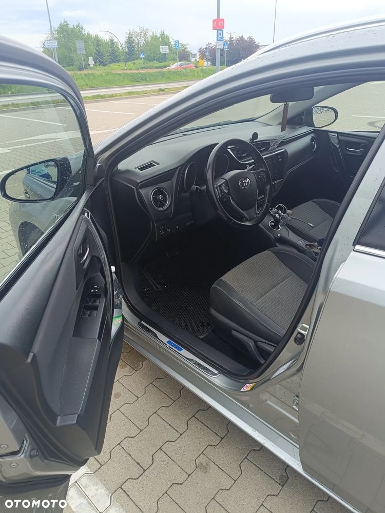 Toyota Auris Hybrid 135 Selection - 6
