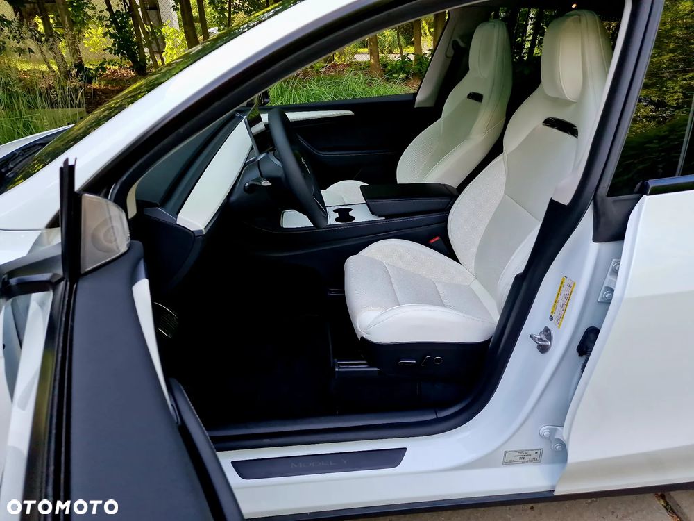 Tesla Model Y Long Range AWD - 5