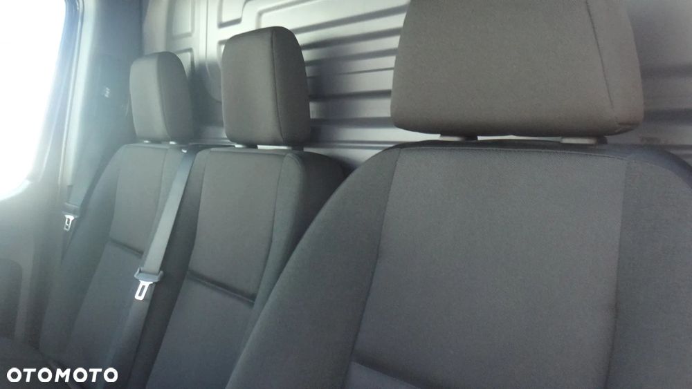 Mercedes-Benz Sprinter - 11