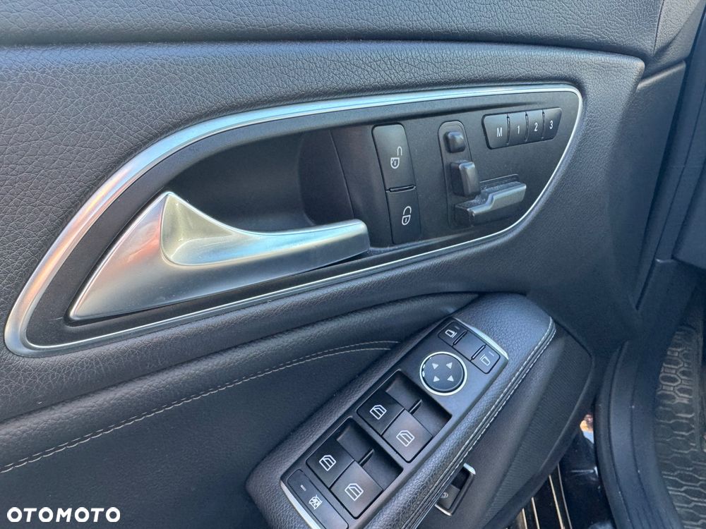 Mercedes-Benz CLA 45 AMG 4Matic 7G-DCT - 29