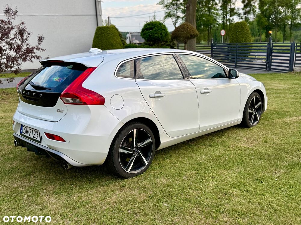 Volvo V40 D2 Drive-E R-Design Momentum - 3