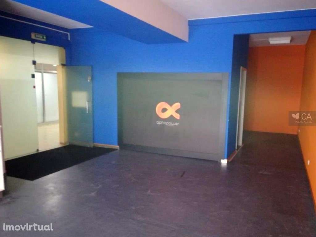 Loja com 72,5m² para venda, situada no centro da cidade do Porto - Grande imagem: 3/6