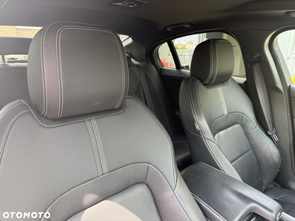 Jaguar XE 2.0 D200 mHEV R-Dynamic S - 27