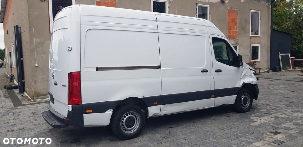 Mercedes-Benz Sprinter - 12