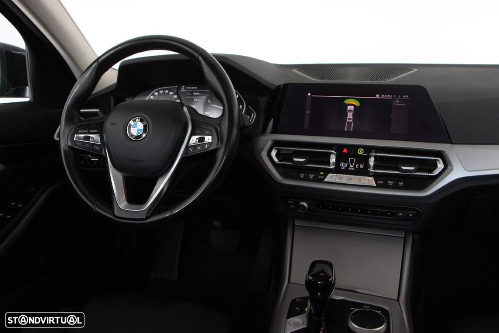 BMW 320 2021 photo 2