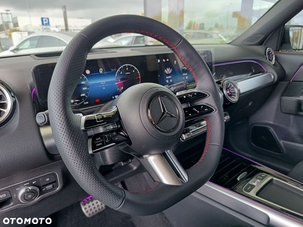 Mercedes-Benz GLB - 12