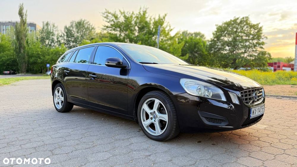 Volvo V60 T3 Momentum - 1